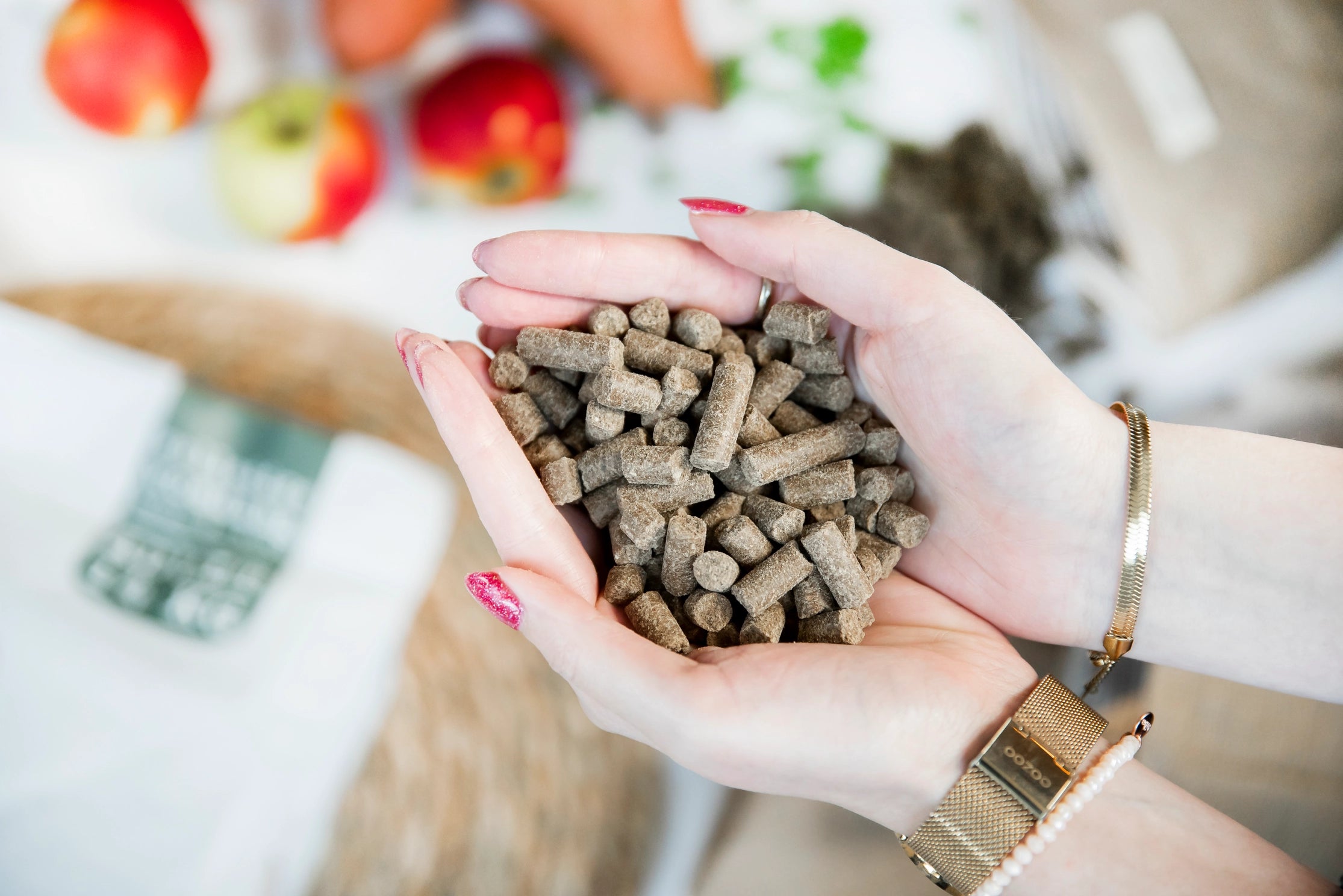 CORDERO FRESCO, PRENSADO EN FRIO SIN CEREALES